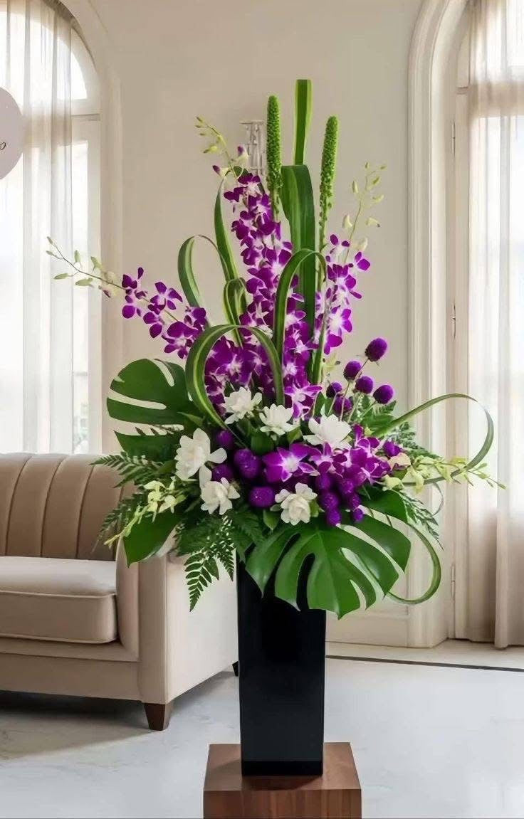 Luxury Flower Arrangement for your house or office.