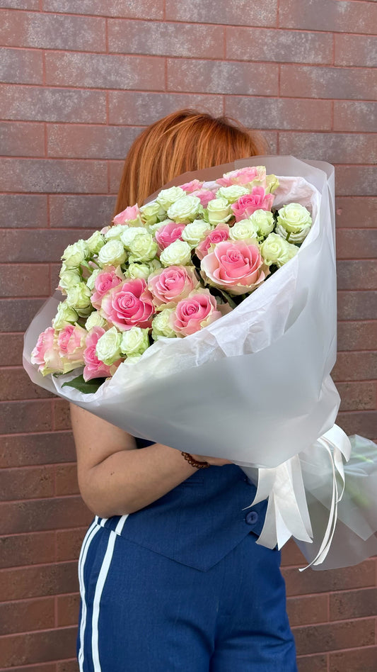 Soft Bloom Bouquet of spray roses and Mondial roses