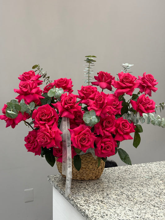 Vibrant  roses Arrangement